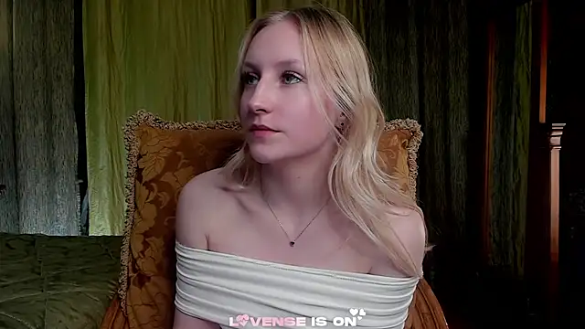 CatarinaGulla online show from April 18, 3:16 pm