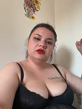 julietalovee online show from May 4, 4:25 pm