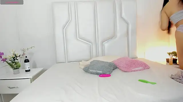 Miaatorres  online show from April 17, 12:08 pm