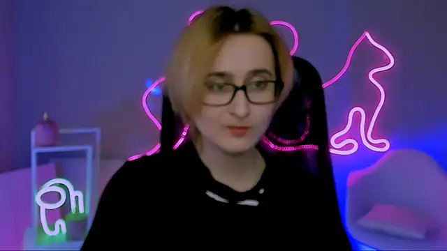 LixeLuna online show from March 6, 9:17 am