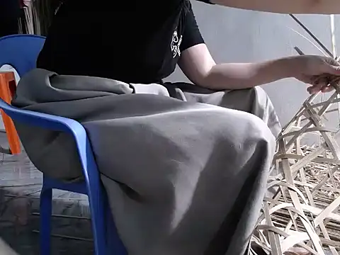 Maila88a online show from April 7, 1:33 pm