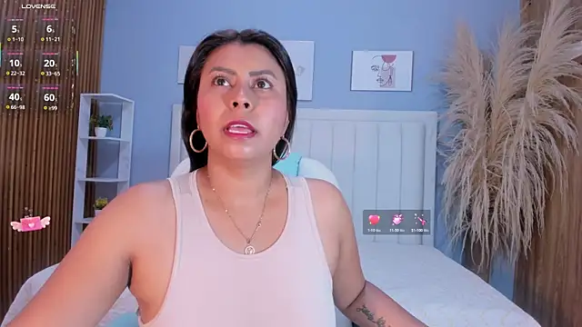 Anthonella Lux online show from April 22, 11:56 am