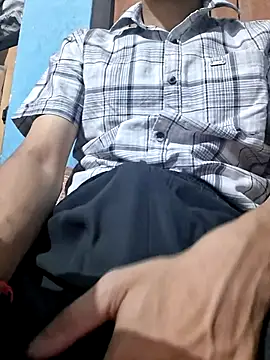 Snapshot of sexypenisboy chatting on April 23, 10:14 am sexypenisboy online show from April 23, 10:14 am