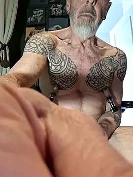 XXX666HEIL online show from April 7, 10:05 am