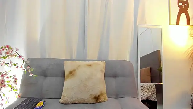 KahiaSmith online show from July 16, 1:50 pm