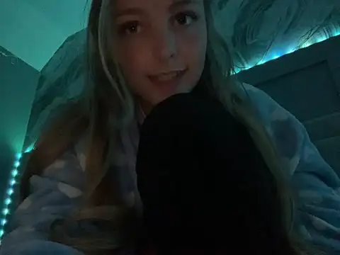 LusciousLailax online show from April 2, 9:23 pm