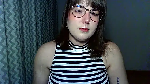 Snapshot of ClaraHard chatting on July 4, 8:26 pm ClaraHard online show from July 4, 8:26 pm