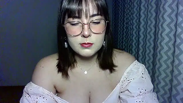 Snapshot of ClaraHard chatting on July 5, 7:10 pm ClaraHard online show from July 5, 7:10 pm