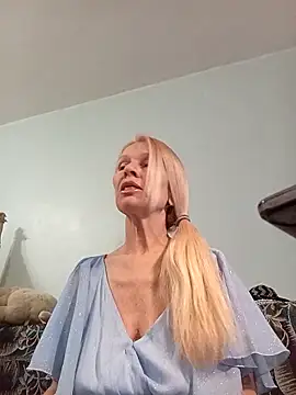 Snapshot of ViktoriaSexi1 chatting on April 23, 4:42 pm ViktoriaSexi1 online show from April 23, 4:42 pm