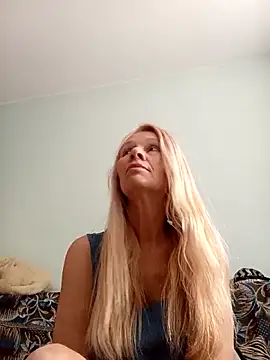 Snapshot of ViktoriaSexi1 chatting on April 25, 7:55 am ViktoriaSexi1 online show from April 25, 7:55 am