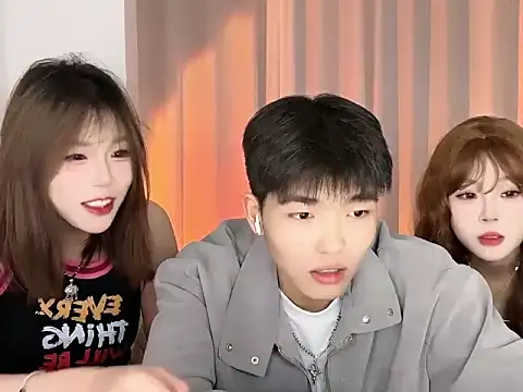 SM 0007 online show from March 6, 6:48 pm