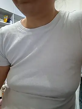 Emi hot1 online show from April 10, 12:43 pm