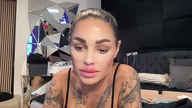 AMBER HARD online show from April 6, 12:08 am