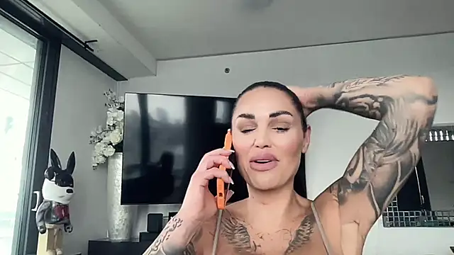 AMBER HARD online show from April 10, 8:52 am