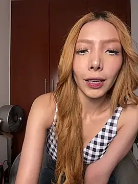 Snapshot of Suki_3 chatting on June 9, 9:48 pm Suki 3 online show from June 9, 9:48 pm