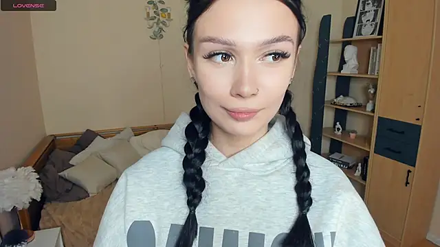 LynnCiprian online show from April 8, 6:52 pm