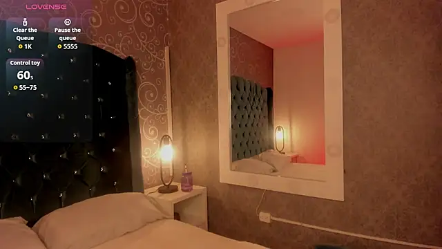 CoralineRed online show from April 14, 11:11 pm