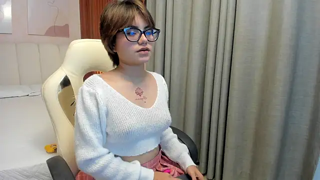 maddieperez  online show from March 27, 3:23 am