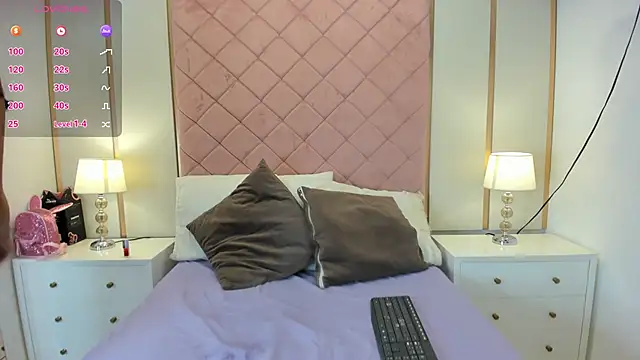 Alexa Jonees online show from April 13, 7:41 pm