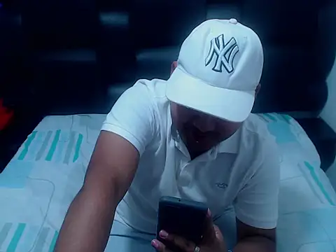 XNoahDeepThroatX online show from March 27, 3:34 am