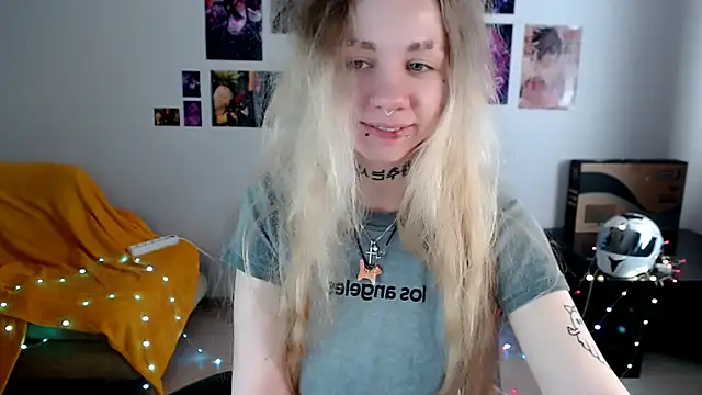 Nica Kawaii online show from April 10, 7:57 am