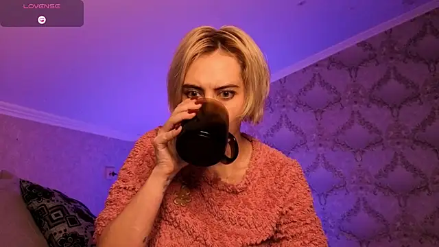 Blond ice online show from April 7, 8:53 pm