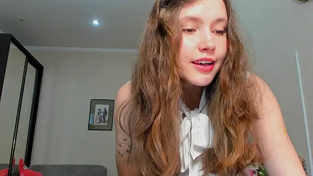 Snapshot of MaryannSofts chatting on April 24, 1:46 pm MaryannSofts online show from April 24, 1:46 pm