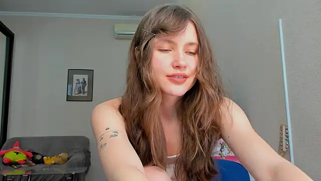 Snapshot of MaryannSofts chatting on May 8, 1:05 pm MaryannSofts online show from May 8, 1:05 pm