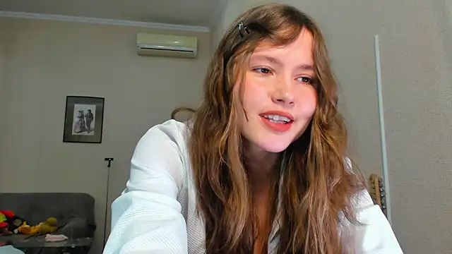 Snapshot of MaryannSofts chatting on May 14, 1:29 pm MaryannSofts online show from May 14, 1:29 pm