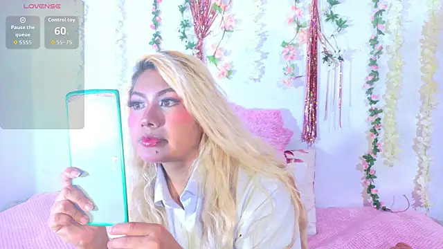 Snapshot of IvonnyBon_gh chatting on August 8, 10:23 pm IvonnyBon gh online show from August 8, 10:23 pm