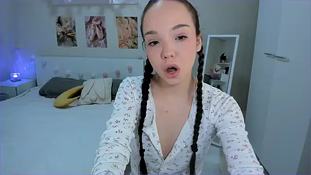 Milly Lane online show from April 11, 3:11 am