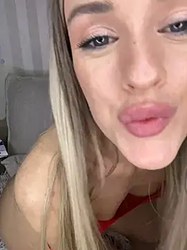 KatieCutieXooo online show from April 14, 12:38 am