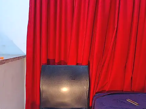 DarkDivva18 online show from April 18, 2:32 pm