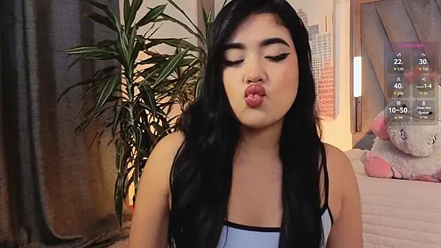 Snapshot of SweetiePie_3 chatting on May 19, 12:55 pm SweetiePie 3 online show from May 19, 12:55 pm