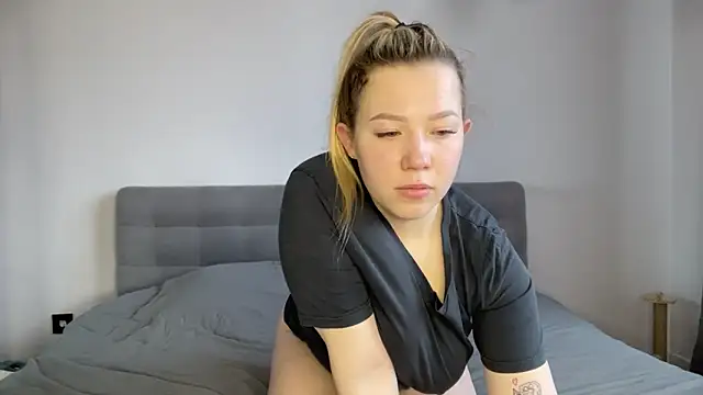 alyrasun online show from March 19, 6:17 am