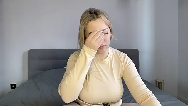 alyrasun online show from April 10, 6:29 am