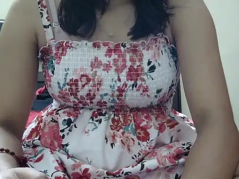 Snapshot of kAVYA_05 chatting on July 9, 5:28 pm kAVYA 05 online show from July 9, 5:28 pm