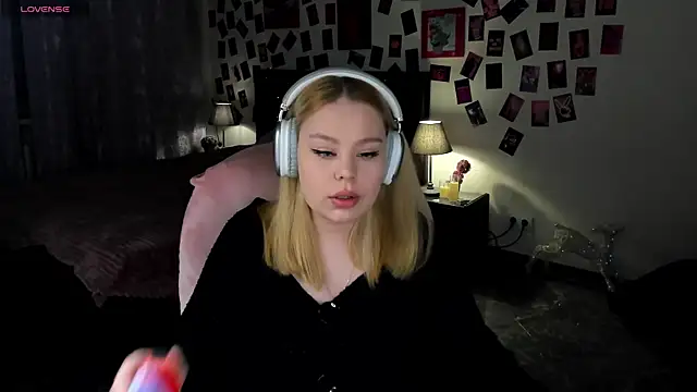 AmeliaMerris online show from April 28, 9:31 pm