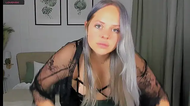 Snapshot of Nikolla_ chatting on June 13, 9:24 pm Nikolla online show from June 13, 9:24 pm