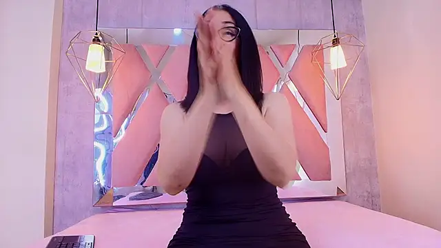 luci lane  online show from April 10, 3:12 am