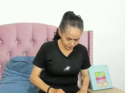 Liz Grettel online show from March 27, 6:07 pm