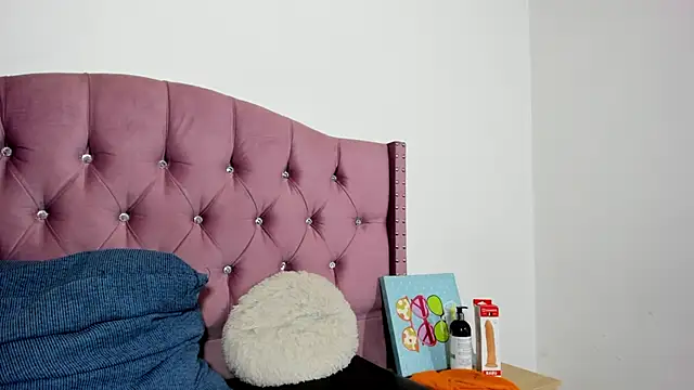 Liz Grettel online show from April 16, 9:39 pm