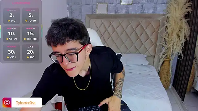 TylerCross  online show from April 5, 8:28 pm