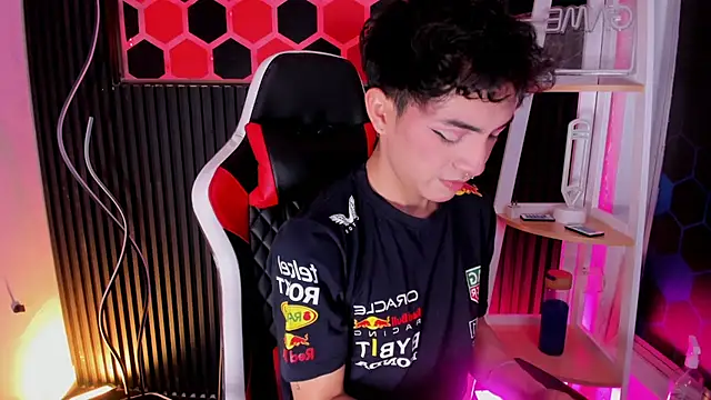 Cristopher Wild online show from March 26, 8:47 pm