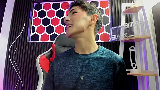 Cristopher Wild online show from March 31, 8:31 pm