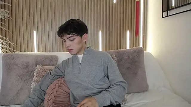 Cristopher Wild online show from April 6, 8:54 pm