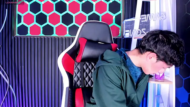 Cristopher Wild online show from April 14, 8:37 pm