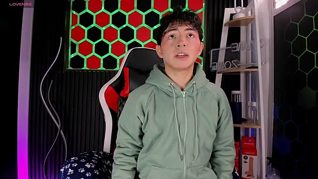 Cristopher Wild online show from April 17, 8:12 pm