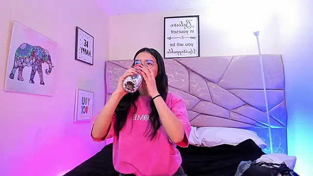 Amara Velle online show from April 6, 1:01 pm