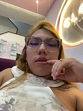 Lia Sterling online show from April 12, 5:18 pm